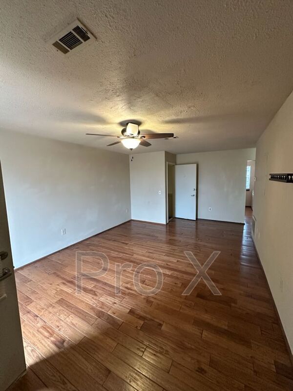 Building Photo - 111 Elm St