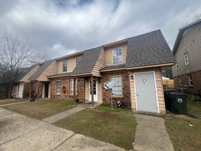 Building Photo - 716 E 33rd St