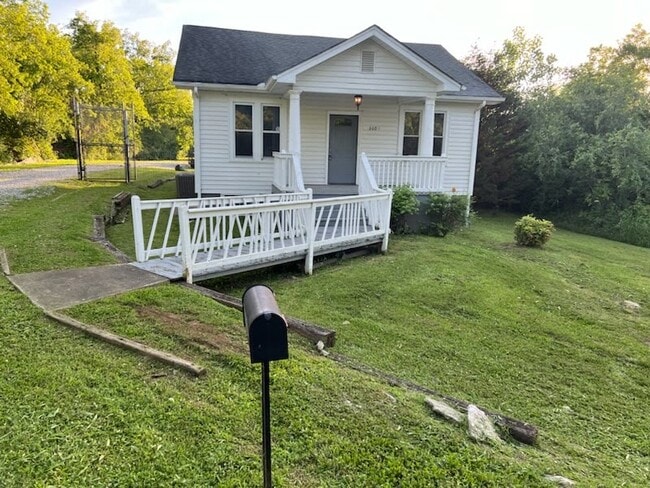 Building Photo - 3605 Hydes Ferry Rd