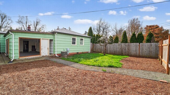 Building Photo - Charming 3BR House in Salem