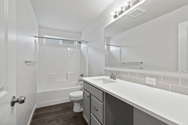 Building Photo - 10419 Rockaway Ridge St