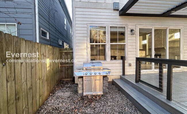 Building Photo - 113 Creighton Ave