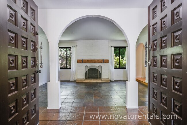 Building Photo - 65 Santa Maria Dr