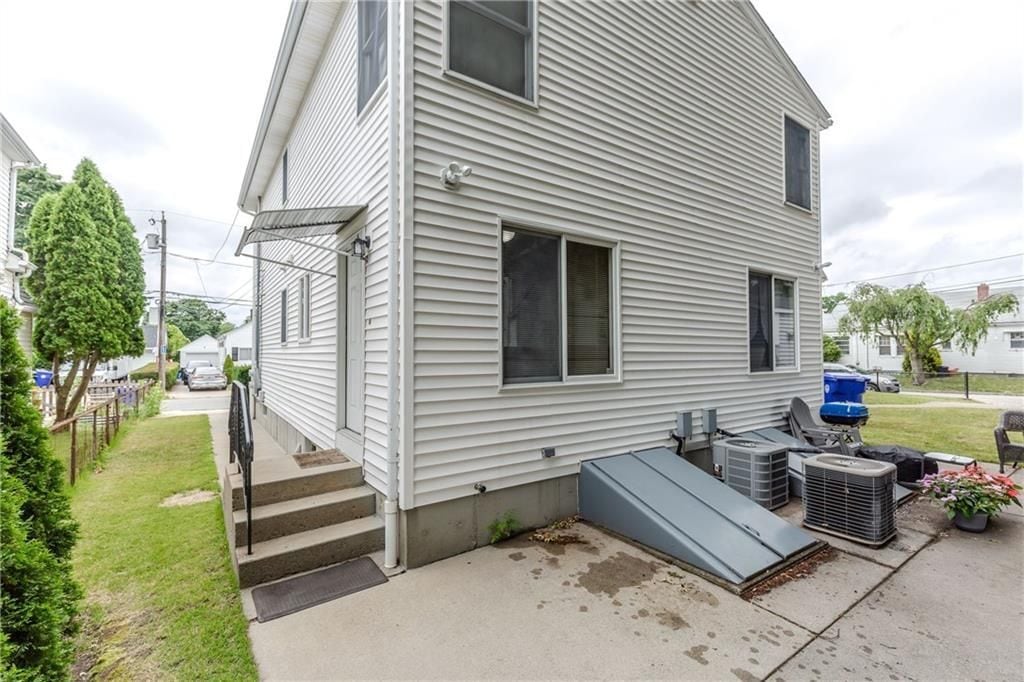 Building Photo - 53 Hazael St