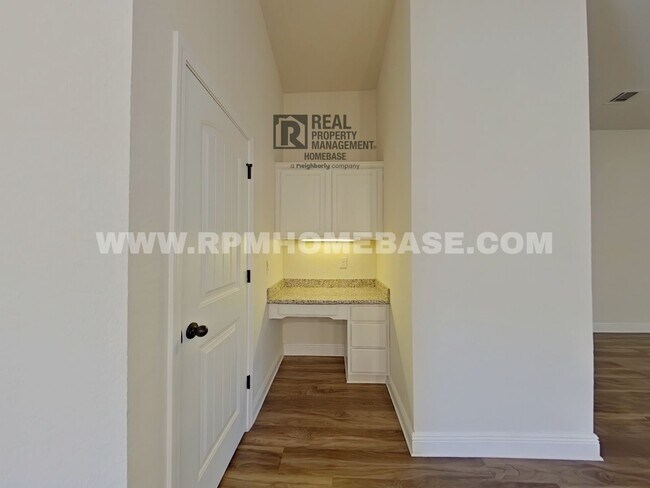 Building Photo - 5137 Peach Dr