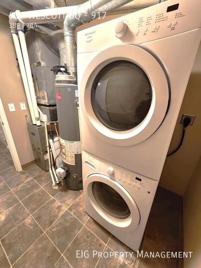 Building Photo - 917 Wescott Square