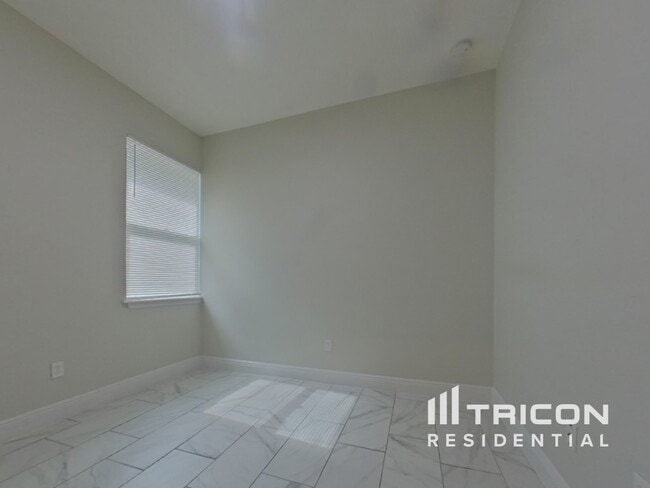 Building Photo - 1297 13th St