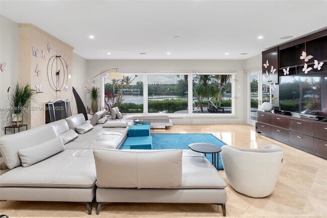 Building Photo - 415 Rovino Ave