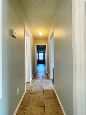 Building Photo - 1712 Silverwood Ln