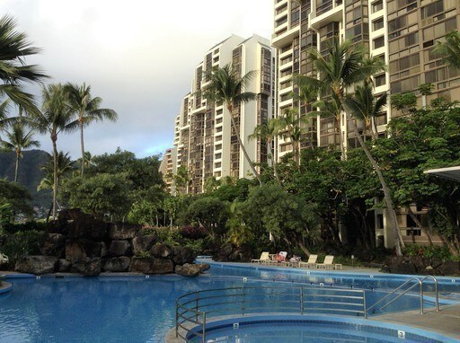 Building Photo - Mauna Luan 2BR/2BA/2PK Desirable End Unit