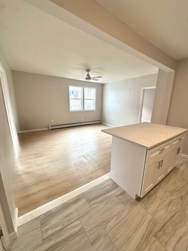 Building Photo - 24 Woodbury Ave