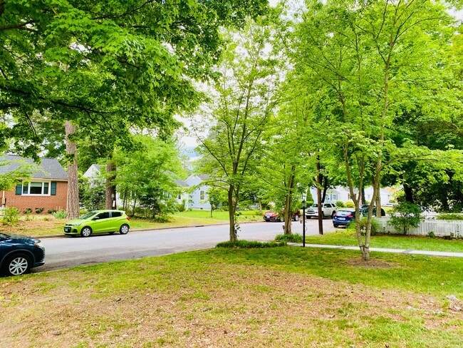 Building Photo - Adorable 2bdrm/1bth Rancher Located in Richmond's West End!!