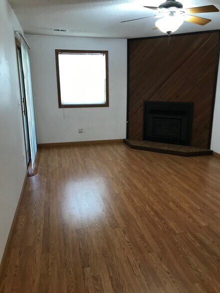 living room with door to patio - 2902 Shadow Creek Dr