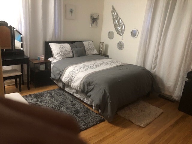 Building Photo - 12 Brookside Ave E