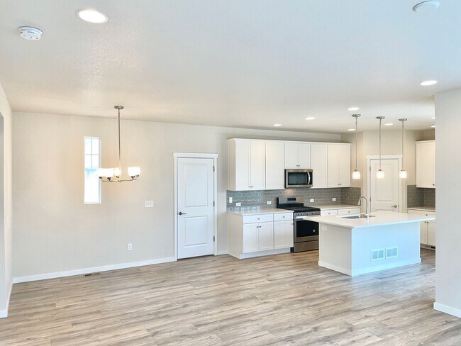 Building Photo - 5829 Spring Breeze Dr