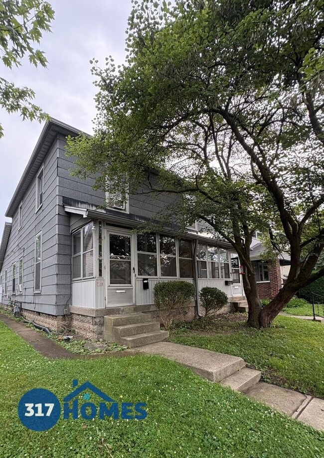 Primary Photo - Lovely 2 Bedroom Duplex