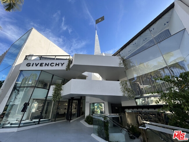 Building Photo - 117 S Doheny Dr