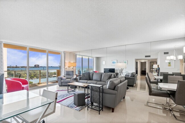 Building Photo - 5440 N Ocean Dr