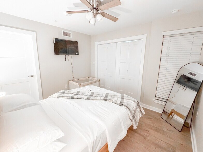 Building Photo - 1450 N Hwy 360