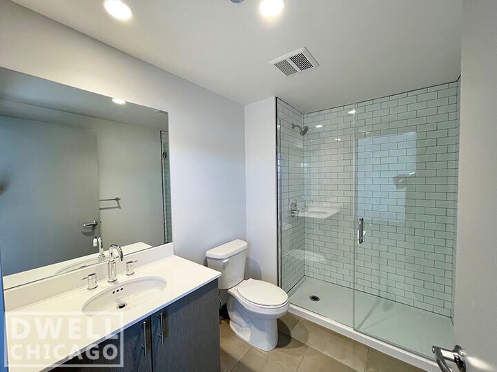 Building Photo - 911 W Dakin St