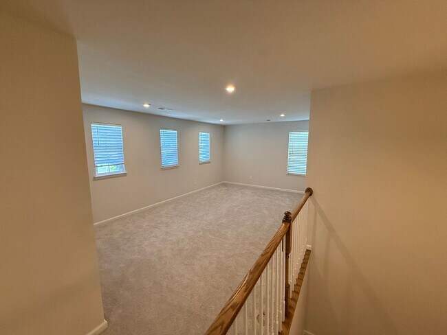 Building Photo - Like New home in Monroe