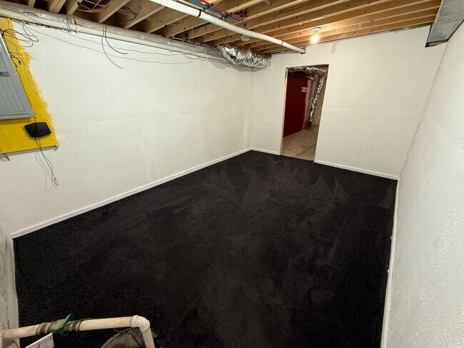 Building Photo - Twin Home for Rent Near Downtown Sioux Falls