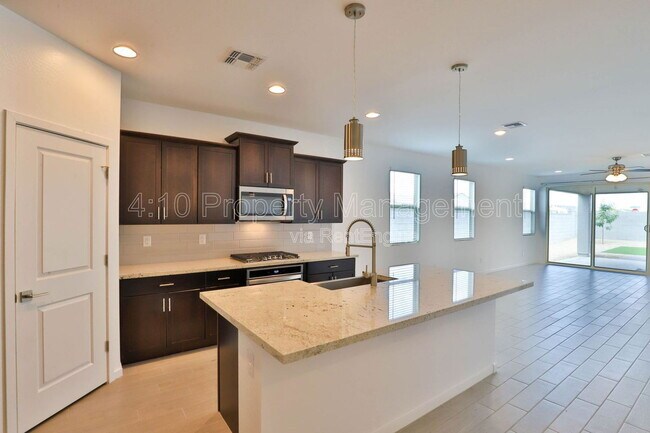 Building Photo - 4470 E Clydesdale St