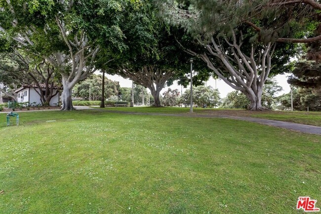 Building Photo - 2311 4th St