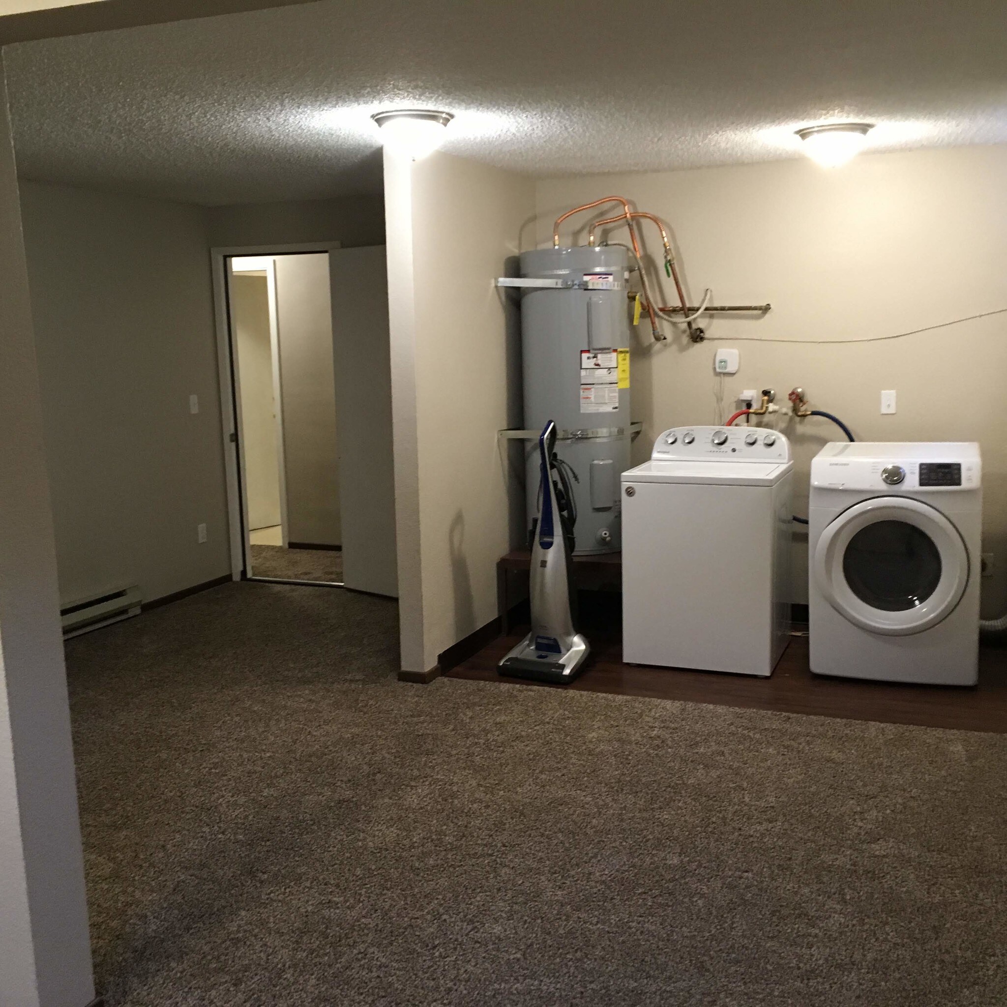 Bonus room and laundry - 4225 SE 15th Ave