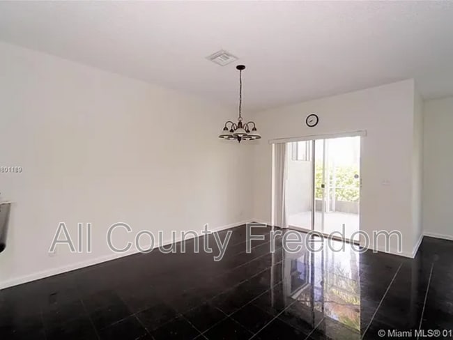 Building Photo - 8331 Vía Serena