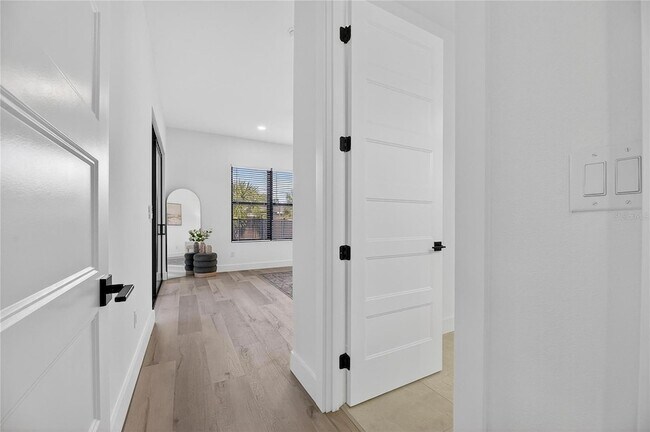 Building Photo - 2335 Oak Terrace