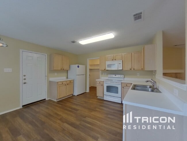 Building Photo - 537 Linacre Dr