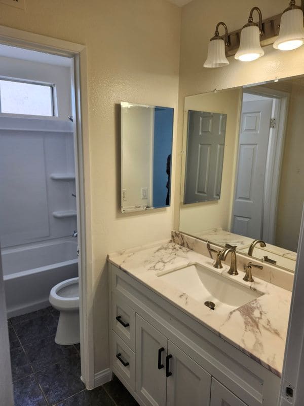 Building Photo - 2551 Kennedy Dr