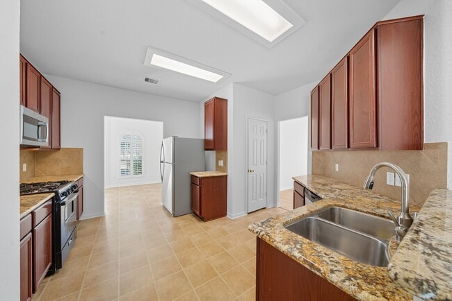 Building Photo - 14730 Fir Knoll Way