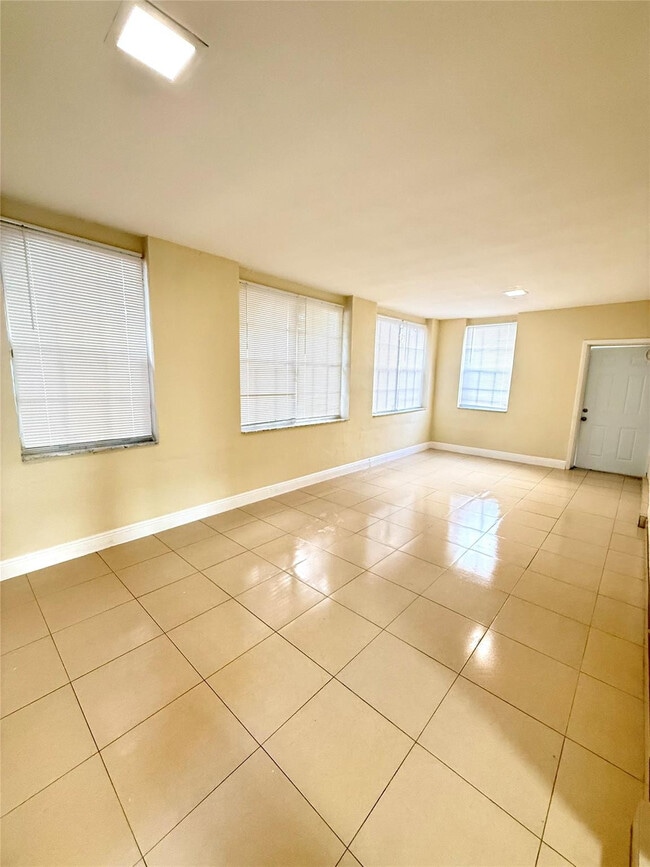 Building Photo - 4190 NW 45th St