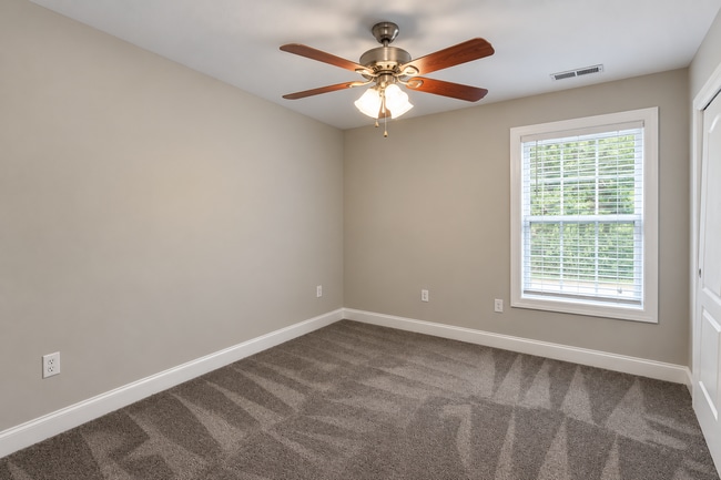 Building Photo - 1566 Lake Villa Cir
