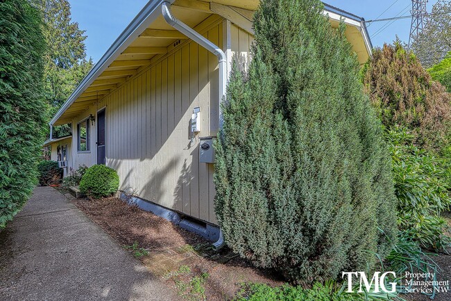 Building Photo - New Carpet & Fresh Paint, Dog Friendly!!