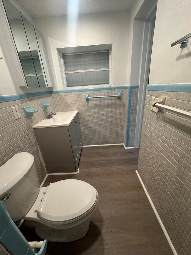 Building Photo - 1834 Fletcher St