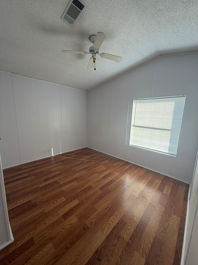 Building Photo - 4222 Live Oak Ln