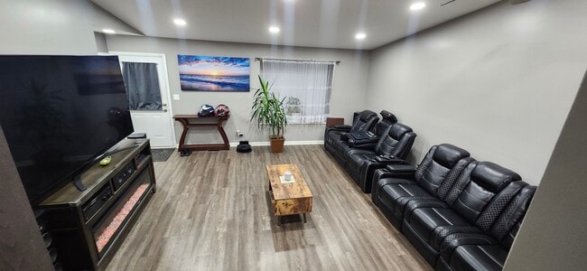 Building Photo - 539 Thorndale Dr