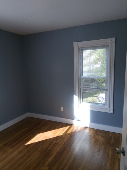 Building Photo - 13 2nd St