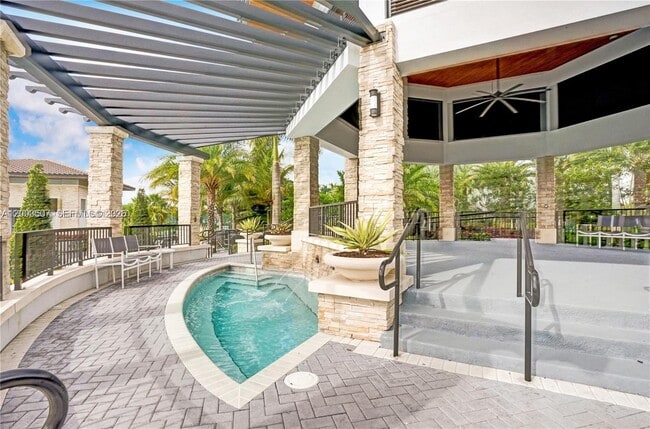 Building Photo - 10500 NW 78th Terrace