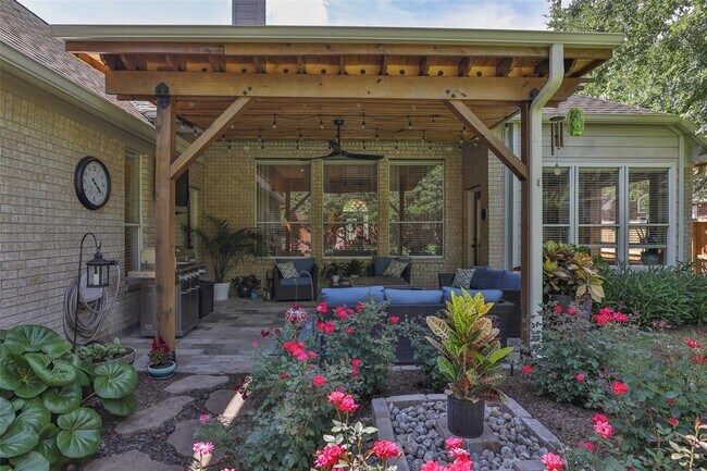 Building Photo - 8414 Green Valley Dr