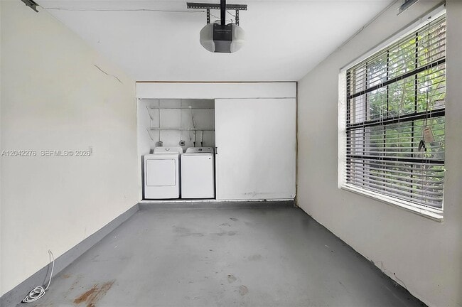 Building Photo - 681 Thornridge Ave