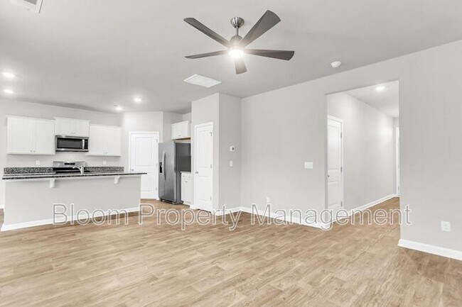 Building Photo - 641 Silver Spruce St
