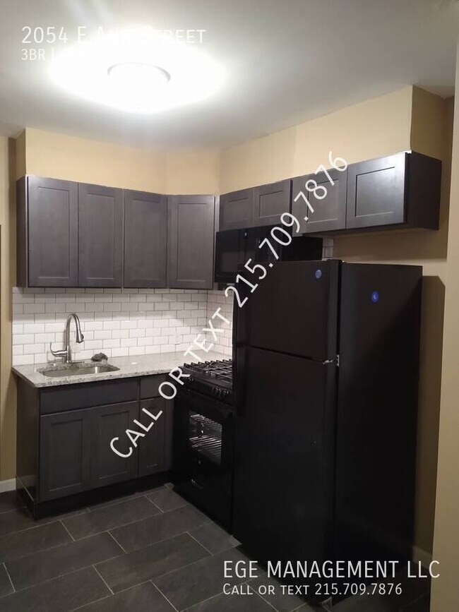 Building Photo - 2054 Ann St