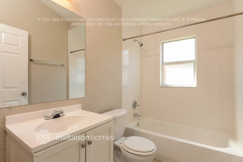 Building Photo - 1314 Vinetree Dr