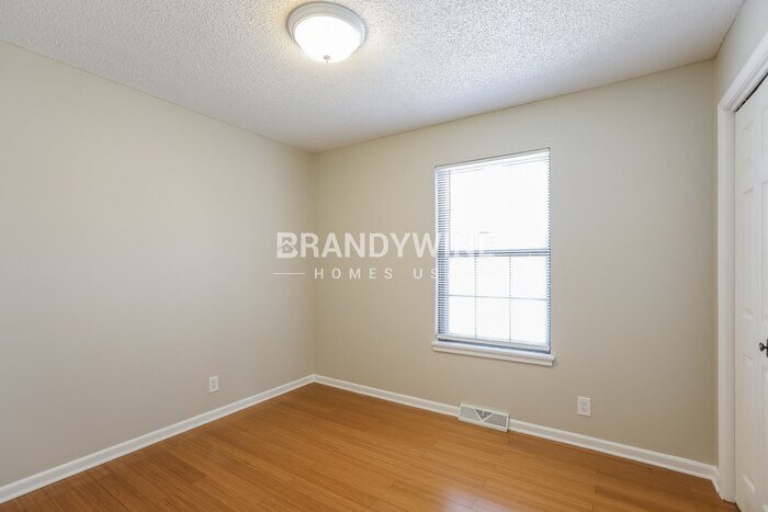 Building Photo - 611 W Walnut St