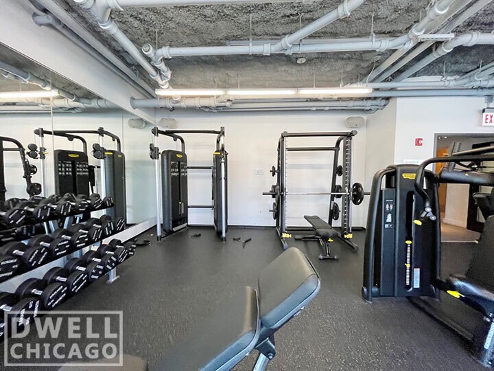 Building Photo - 776 W Quincy St