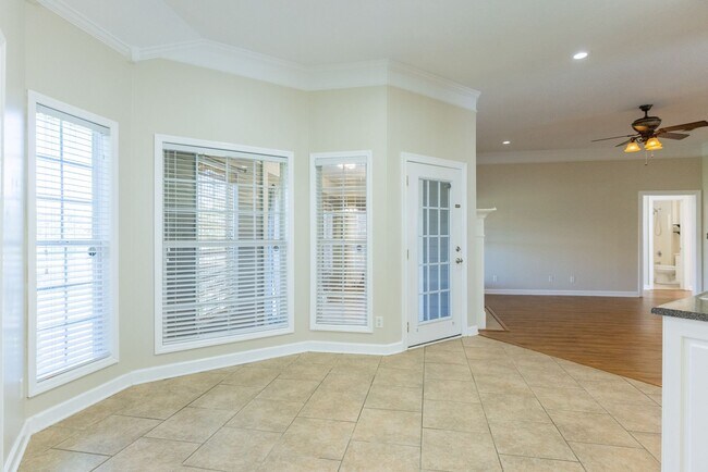 Building Photo - 4004 Grey Oak Dr